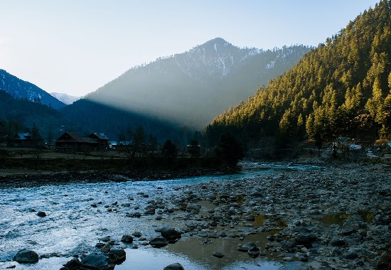 Temples to Lakes: Jammu to Srinagar Expedition