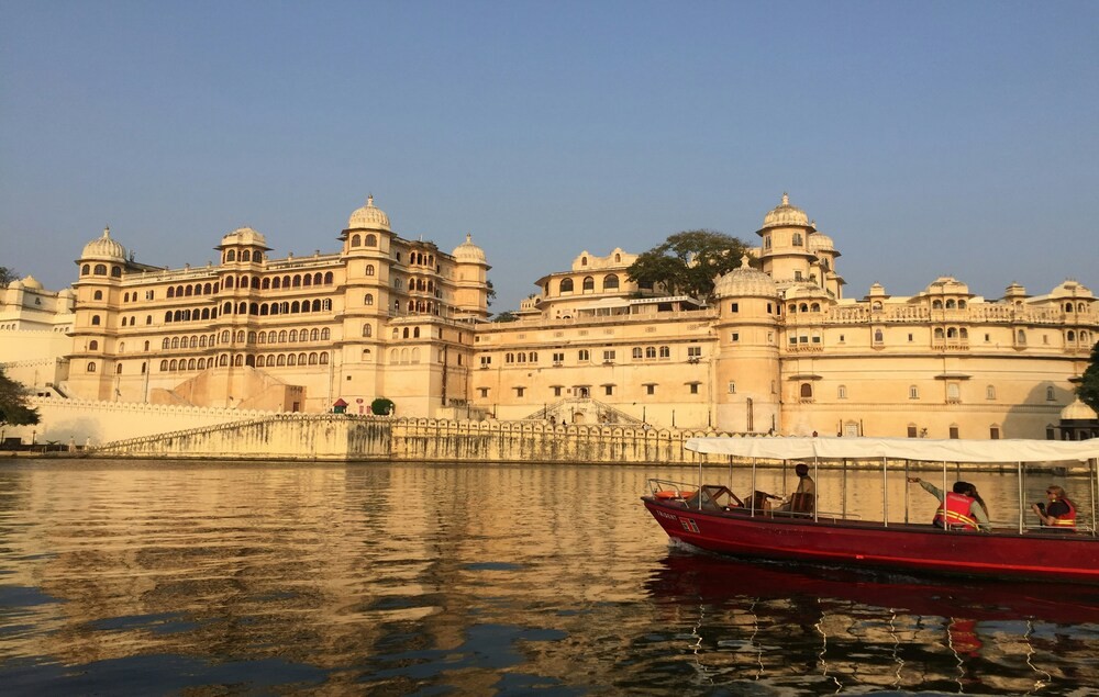 Explore the Majestic Charms of Jaipur and Udaipur Tour package
